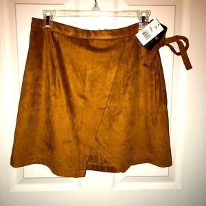 Stunning camel suede skirt!
